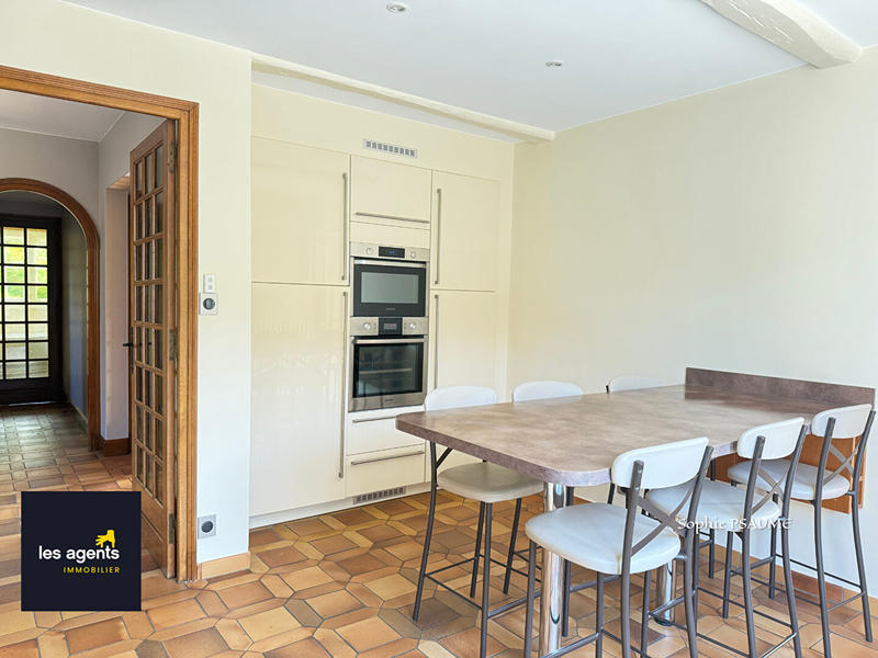 Maison - 260 m² - 9 pièces