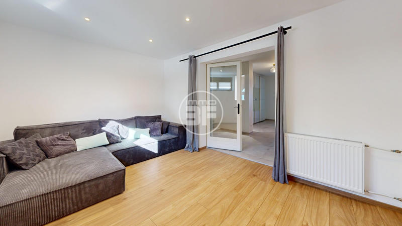 Maison - 239 m² - 6 pièces