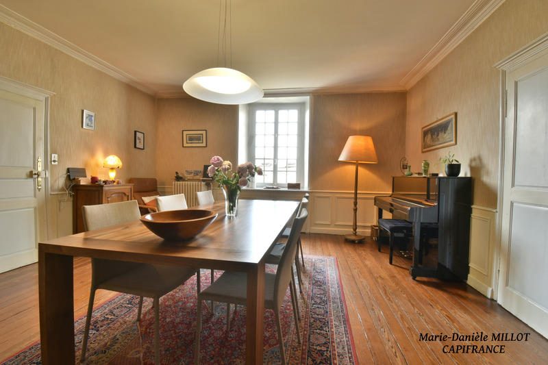 Maison bourgeoise - 240 m² - 9 pièces