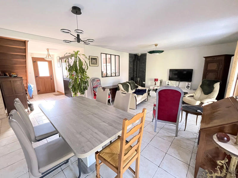 Maison - 163 m² - 9 pièces