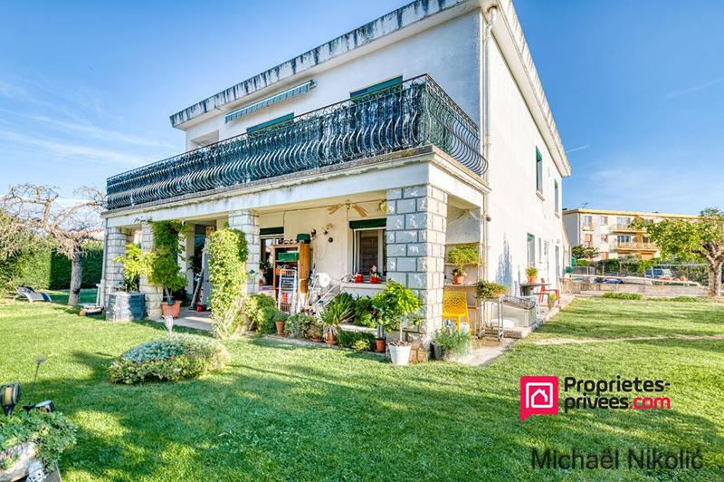 Maison - 254 m² - 10 pièces