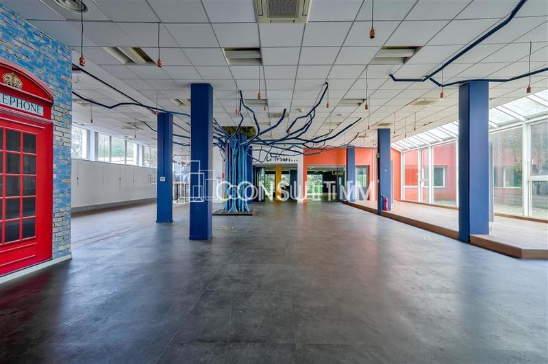 Bureau - 3 258 m²