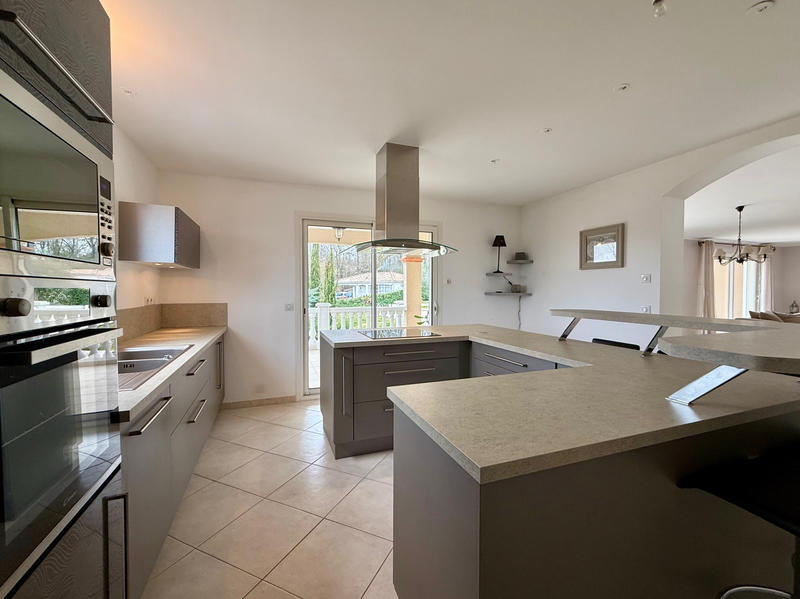 Maison - 219 m² - 7 pièces