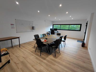 Local d'activités - 240 m²