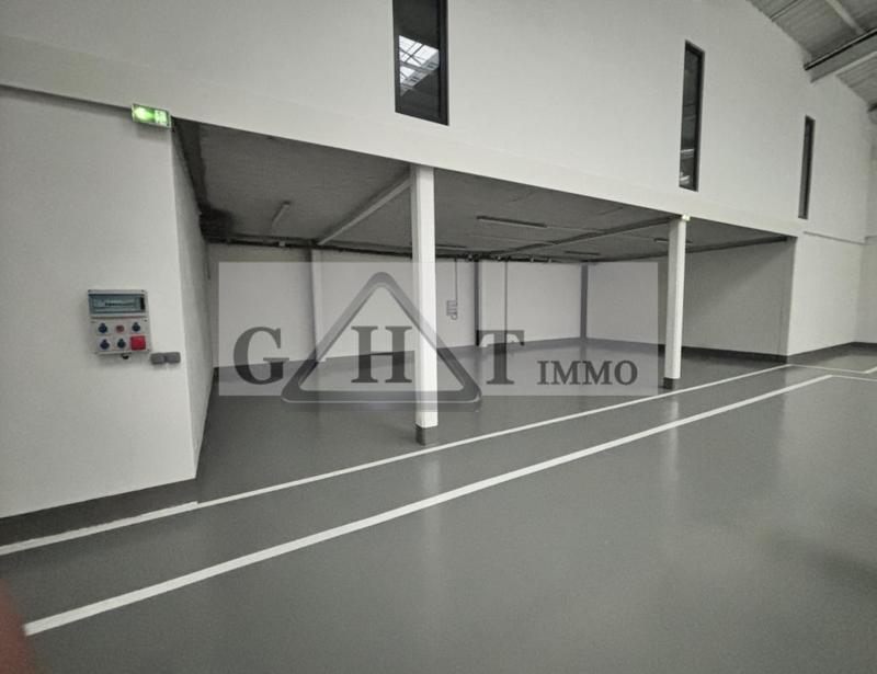 Entrepôt - 939 m²