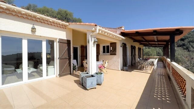 Propriété - 220 m² - 11 pièces