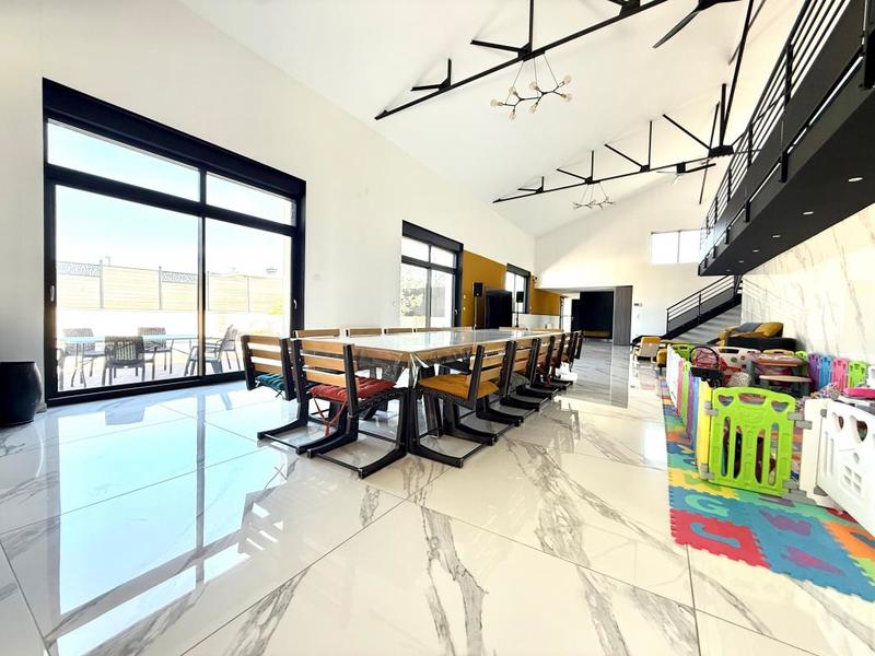 Maison - 285 m² - 7 pièces