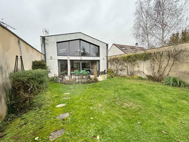 Maison - 315 m² - 6 pièces