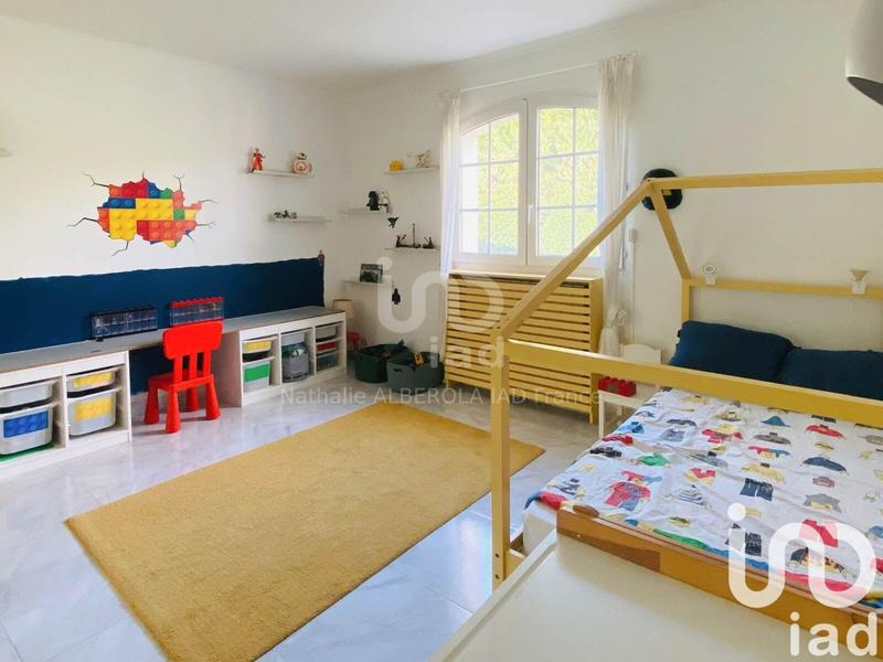 Maison - 221 m² - 7 pièces