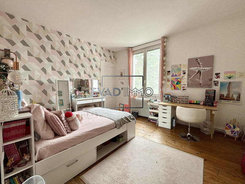 Maison - 325 m² - 10 pièces