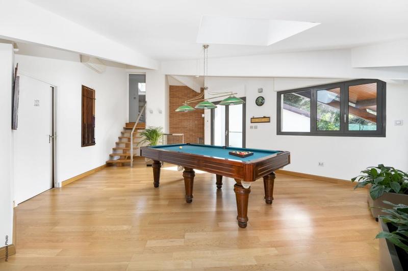 Maison - 402 m² - 9 pièces