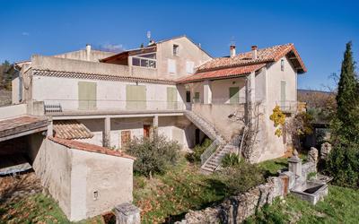 Maison - 409 m² - 13 pièces