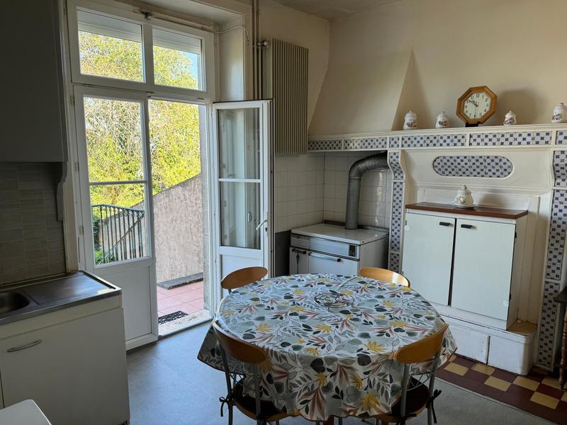 Maison - 203 m² - 9 pièces