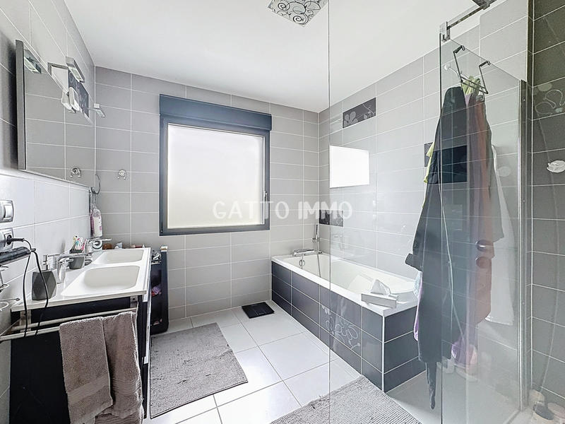 Maison - 177 m² - 7 pièces