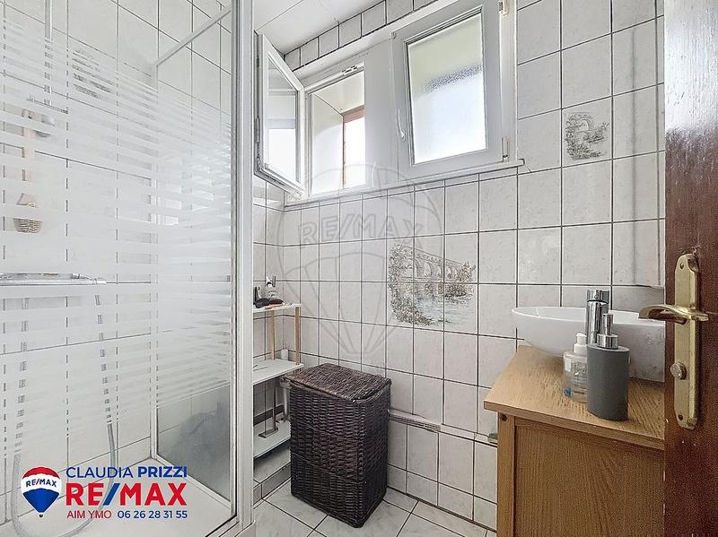 Maison jumelée - 104 m² - 7 pièces