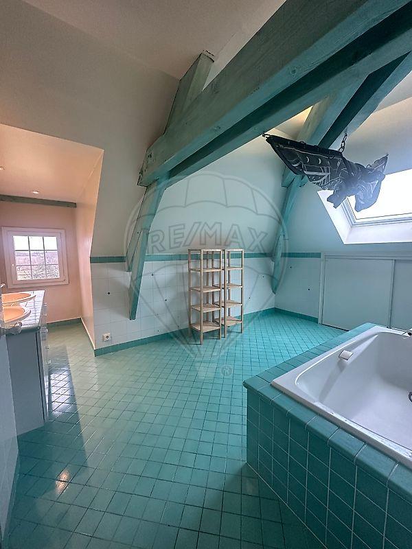 Maison - 331 m² - 8 pièces