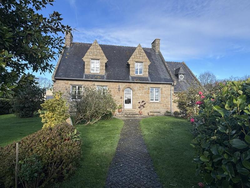 Maison traditionnelle - 155 m² - 7 pièces