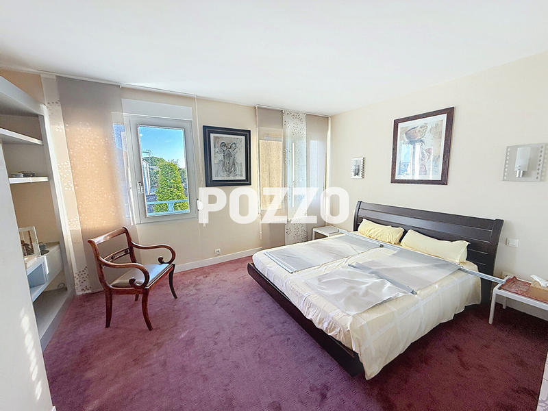 Maison - 345 m² - 8 pièces