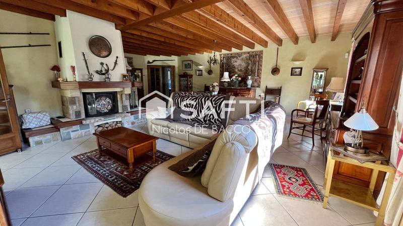 Maison - 238 m² - 7 pièces