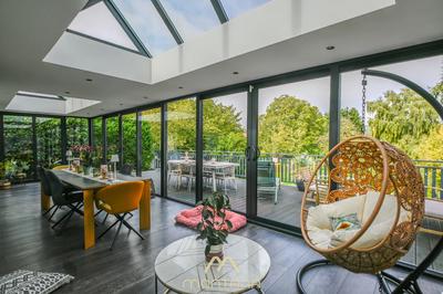 Maison - 230 m² - 8 pièces