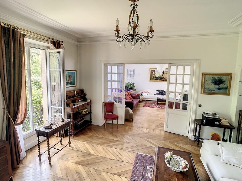 Maison - 530 m² - 12 pièces