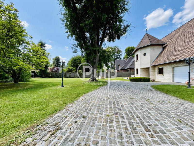 Pavillon - 170 m² - 8 pièces