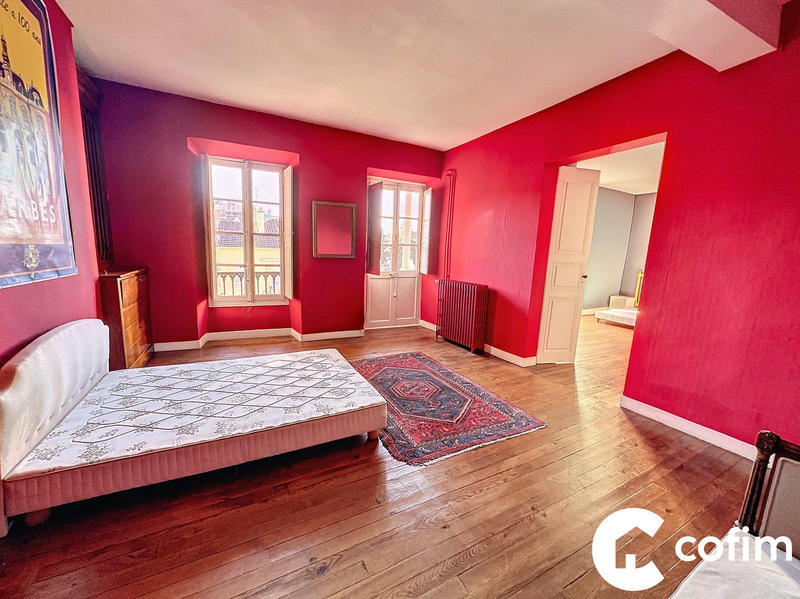 Maison - 272 m² - 10 pièces