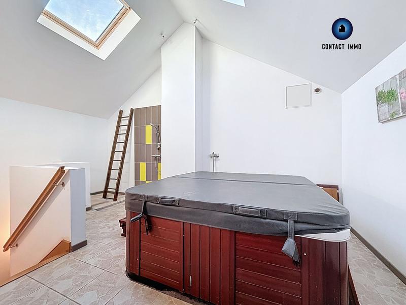 Maison - 279 m² - 9 pièces