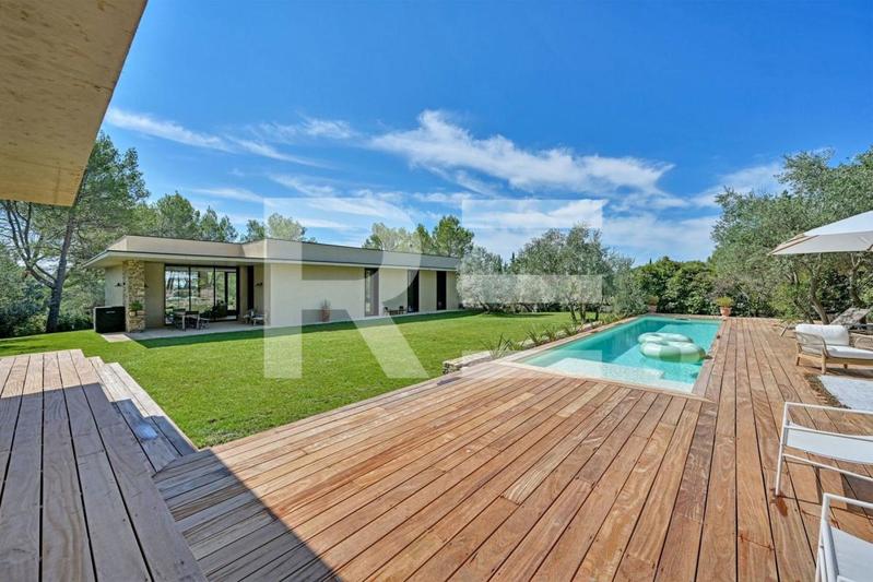 Villa - 240 m² - 6 pièces