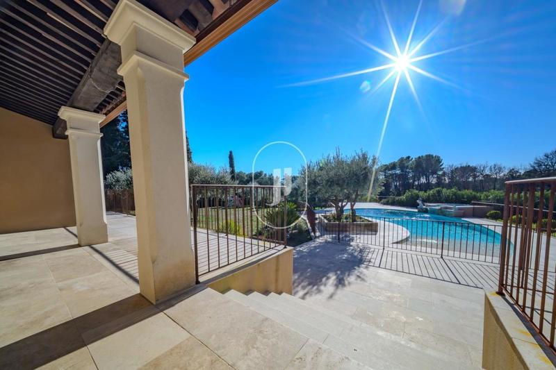 Villa - 210 m² - 6 pièces