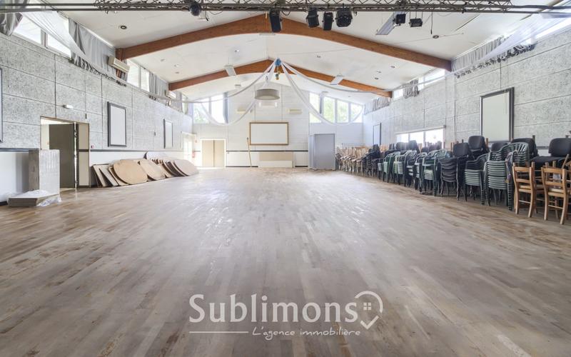 Local commercial - 1 140 m² - 14 pièces