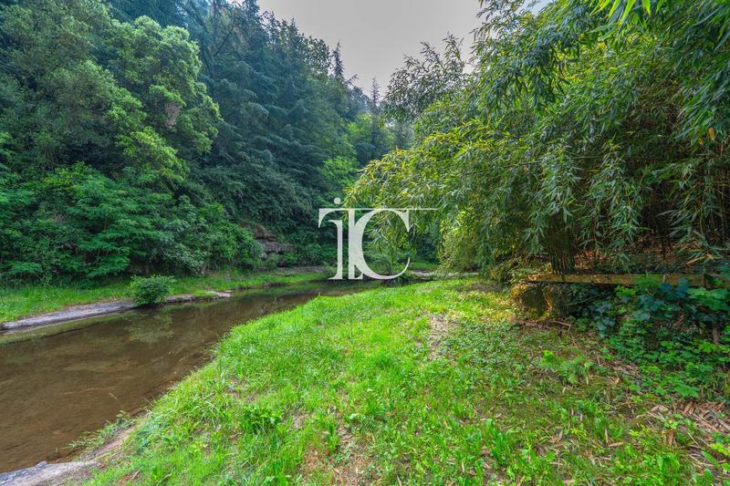 Maison - 324 m² - 13 pièces