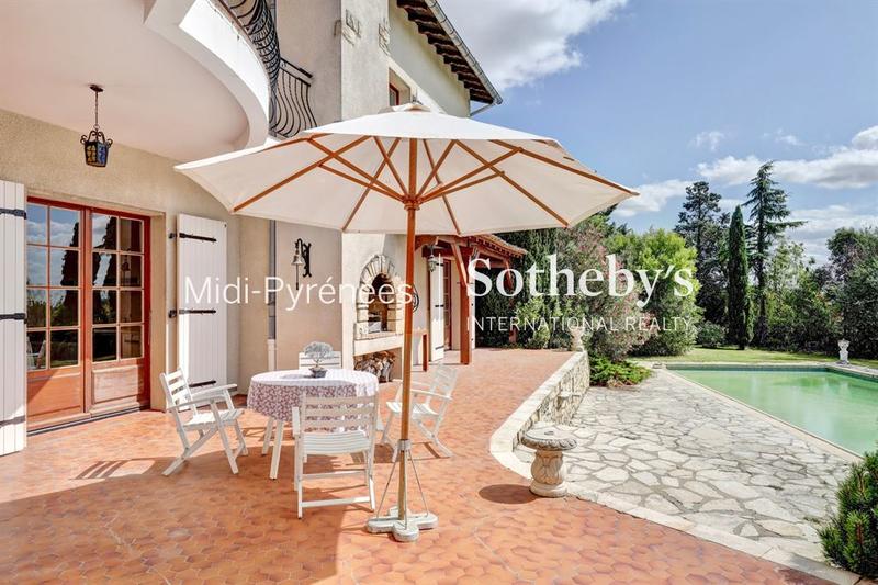 Maison - 242 m² - 6 pièces