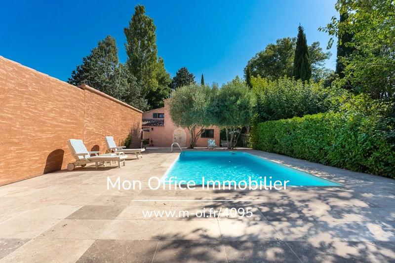 Mas - 210 m² - 10 pièces