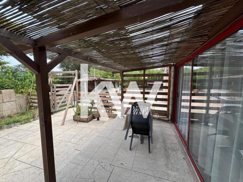 Maison - 2 400 m² - 15 pièces