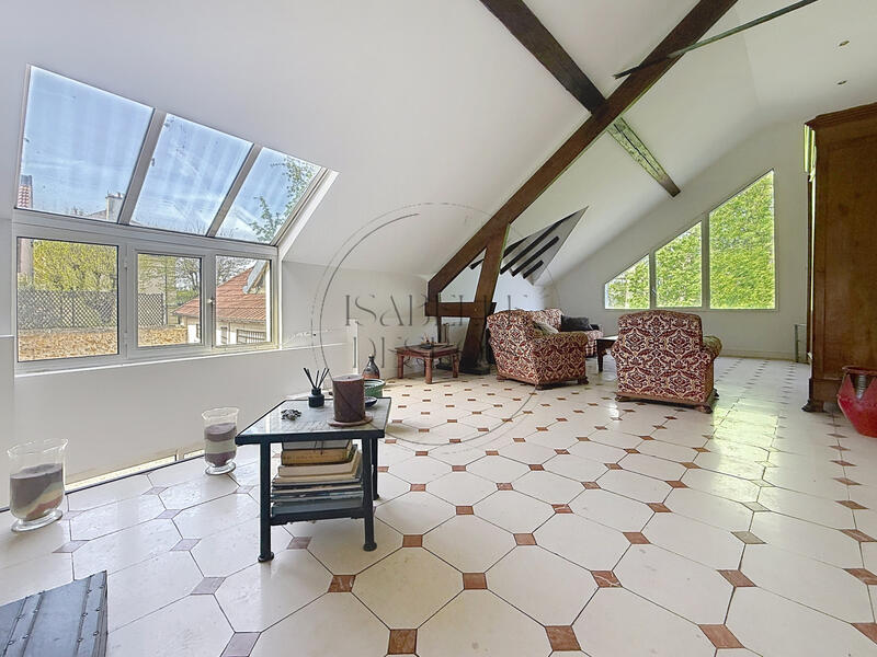 Maison - 237 m² - 8 pièces