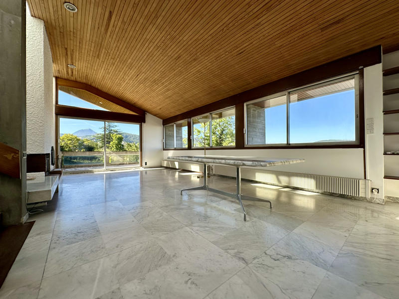 Maison - 220 m² - 9 pièces