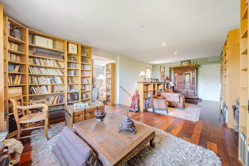 Maison - 300 m² - 10 pièces