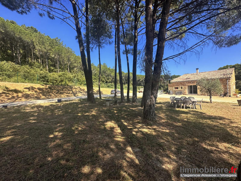 Mas - 300 m² - 9 pièces