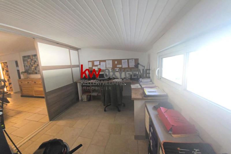 Maison - 250 m² - 7 pièces