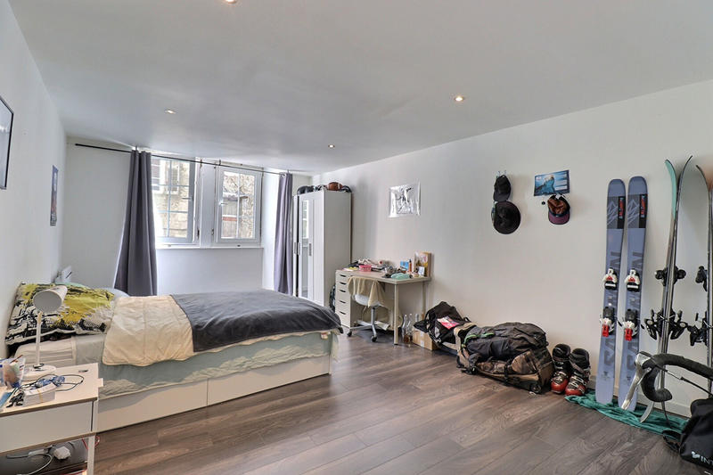 Appartement - 240 m² - 9 pièces