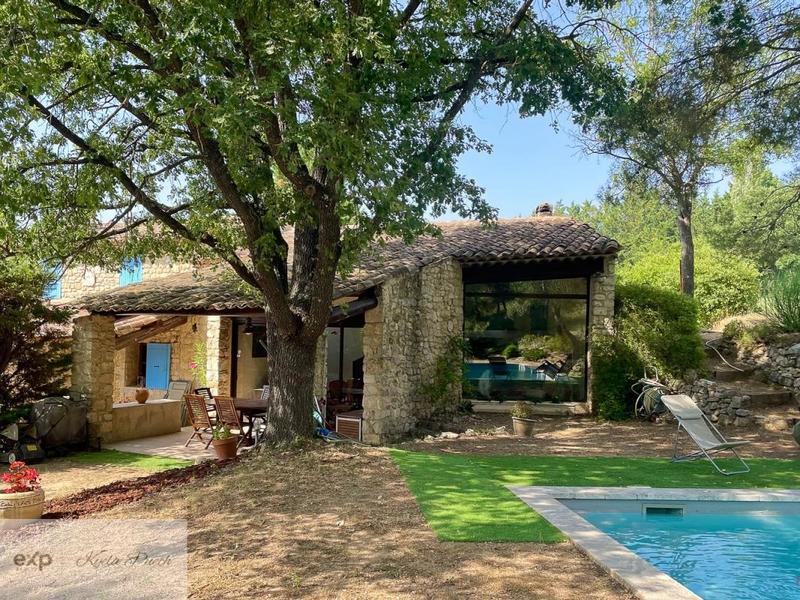 Propriété - 259 m² - 7 pièces