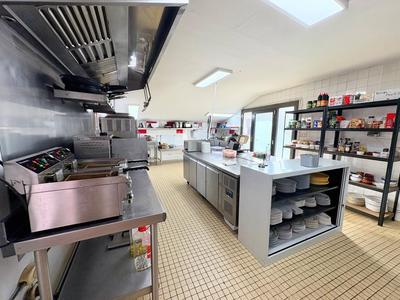 Local commercial - 170 m² - 4 pièces