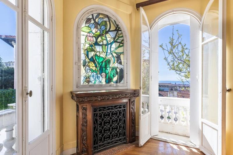 Maison de maîtres - 420 m² - 11 pièces