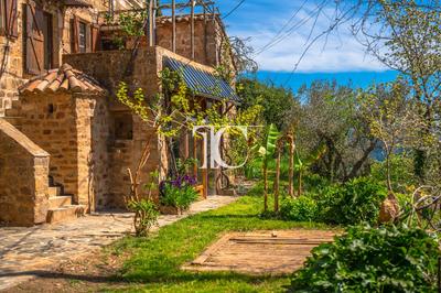 Maison - 275 m² - 11 pièces