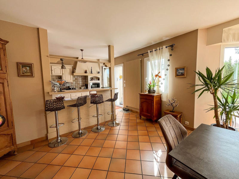 Maison - 216 m² - 7 pièces