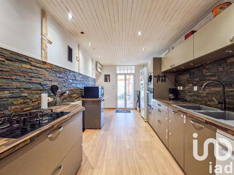 Maison - 220 m² - 9 pièces