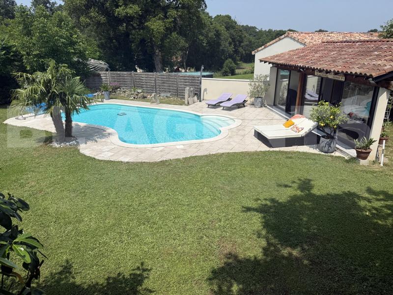 Maison - 269 m² - 9 pièces