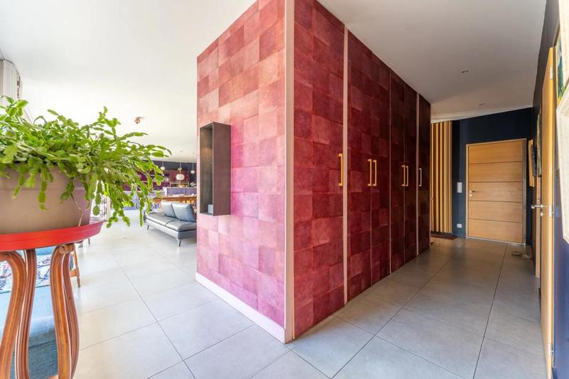 Maison - 230 m² - 8 pièces