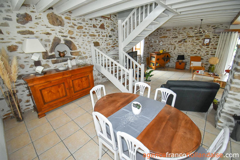 Maison - 216 m² - 9 pièces